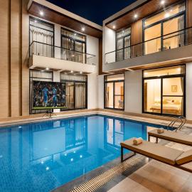 ELIVAAS Signature Angelos Farm Pet-Friendly 8-BHK Villa with Private Pool, Garden, Terrace & Hill Views, hotel u gradu 'Dhānd'