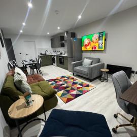 Enigma Penthouse by SJP - 2 Bedroom - 2 Bathroom - Central Kettering - Sleeps 4