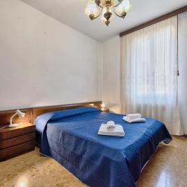 Venice apartment room service