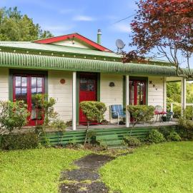 The Historic Railway Cottage، فندق في تاومارونوي