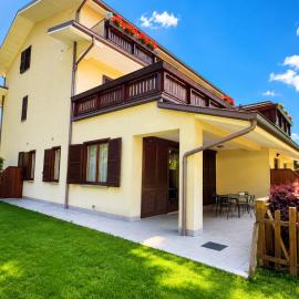 The Home of Sun - Apartments in Villa, hotel u gradu Civenna