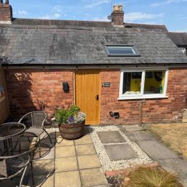 Cherry Cottage Retro Stay, Stourport-on-Severn, hotel in Stourport