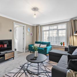4-Bed Bracknell Escape - Games Room & Parking