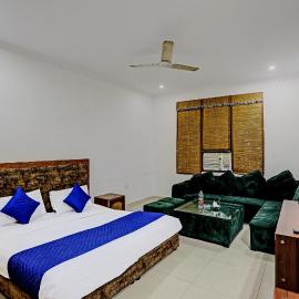 Hotel Poonam Comforts - Near ILBS Hospital