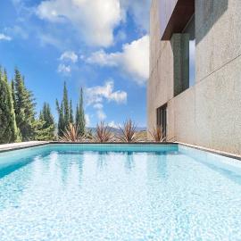 Skyline Retreat with pool by Portugal Active