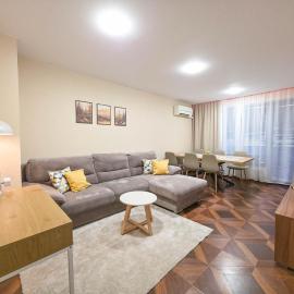 BregovStay Spacious Central Apartment Free Parking, hotel in Pazardzhik