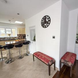 Bassetts -Modern 3 bed and 2 bath House - Contractor and Family ready