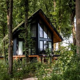 Natuurvilla's met hottub of sauna, hotel v destinácii Wekerom