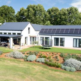 Cosy Farmhouse on Springrove Dam