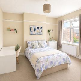 Beautiful Large Room in the Heart of Stoke