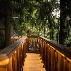 Lootvina Houses - Luxury treehouse with all modern amenities, hotel u gradu Lootvina