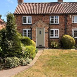 Farnsworth Cottage، فندق في Roecliffe