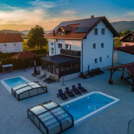Guesthouse Viktorija Flat - Exskluziv apartman، فندق في Čovići