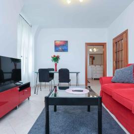 Spacious Apartment steps from the City Centre