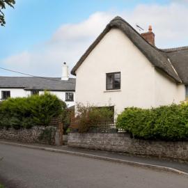 Finest Retreats - Town Farm Cottage، فندق في Exbourne
