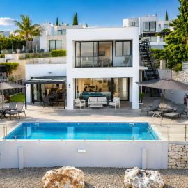 Blue Infinity Villa 33, hotel in Neo Chorio