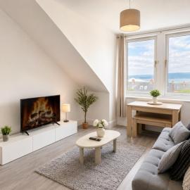 Cosy 2BDR in Greenock - Sleeps 5 - Parking, hotel a Greenock