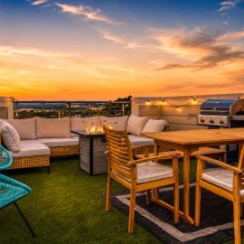 The Main Stage - Rooftop Hot TubGame RoomGroups, hotel in Nashville