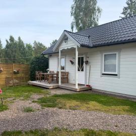 Charming cottage on Kvegero, hotel a Gnesta