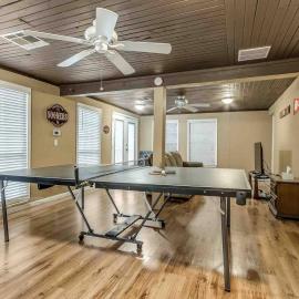 3 BR home with a Gameroom close to campus