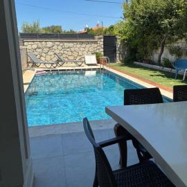 Alaçatı villa pool and garden