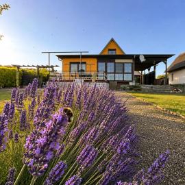 Ferienhaus mit Blick auf den Kummerower See, hotel a Malchin