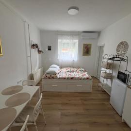 Haromfa Apartman – hotel w mieście Háromfa