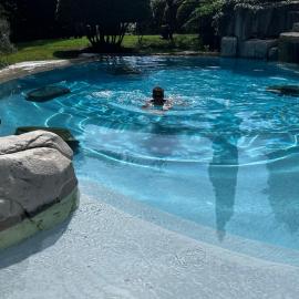 Bel appartement design entouré de nature avec piscine, hotel in Les-Loges-en-Josas