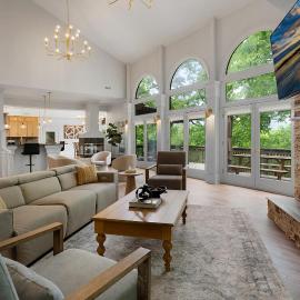 Modern Marble - Jasper, GA - Take in Sweeping Mountain Views, Soak in the Hot Tub, Stay Active in the Home Gym, and Mix Drinks a, hotel en Jasper