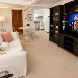 2 Bedroom Kitsilano suite in Heritage home, steps away from beaches, cafés & shops