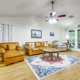 Between Austin & San Marcos! Family Home