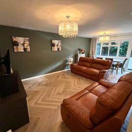 Modern 2B Flat - Walk 2 Station - Direct to London