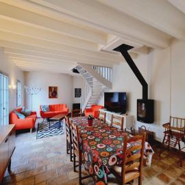 Family home with garden quiet near Paris, hotel v destinaci Brunoy