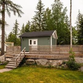 Cozy Private Cottage Near Lake Mälaren Västerås, hotel em Västerås