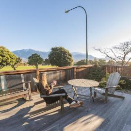 Handy Location, Ocean & Mountain Views, Close to Park - KK96845, hotel in Kaikoura