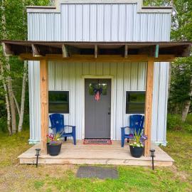 The Angler | Cross Stone Cabins • Walk to Rangeley Lake & Do