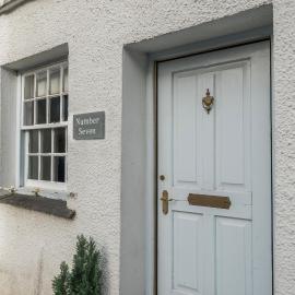 Number Seven Grade II Listed Cosy Cottage With Free Parking