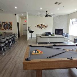 Cozy Phoenix Condo with Hot Tub & Mountain Views, hotel v destinaci Phoenix