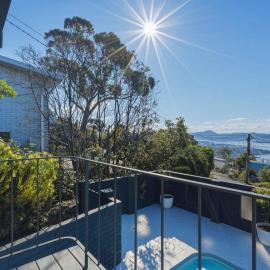 Mount Nelson Lookout - 2 Bed House & Swimming Pool