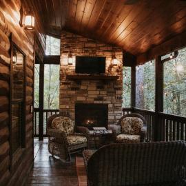 Secluded Creek Hot Tub Patio EV Charger, hotel in Broken Bow