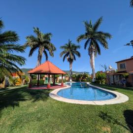 Villa Lafmar Cuernavaca con alberca y jardín