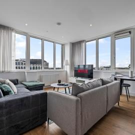 हाउंस्लो में, होटल Cosy Hounslow 1BR Apartment Sleeps Heathrow!