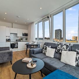 Snug Hounslow 1BR Apartment Sleeps 4 Heathrow!, Hotel in Hounslow