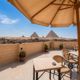 Golden RZ pyramids view, hotel in Cairo