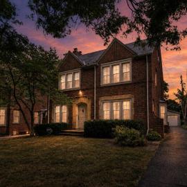 Family Friendly Stay for 12 Private Fenced Yard