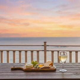 GoSeong Beach Jin Spa Pension、固城郡のホテル
