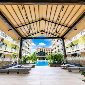 Modern Condo with free Pool, Gym, Wi-Fi & Netflix, hotel v destinácii Pusok