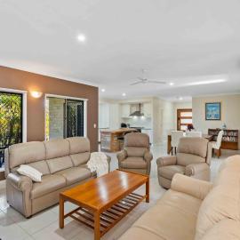 The Seahaven - Modern 5 Bedroom Family Home Close to Beach