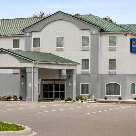 Baymont by Wyndham La Grange KY Southeast، فندق في La Grange