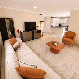 Cozy Retreat Near Airport Patio & Nature, hotel u gradu 'Görece'
